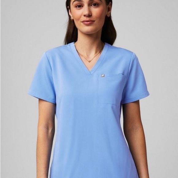 Fabletics ceil blue scrub set - Picture 7 of 8